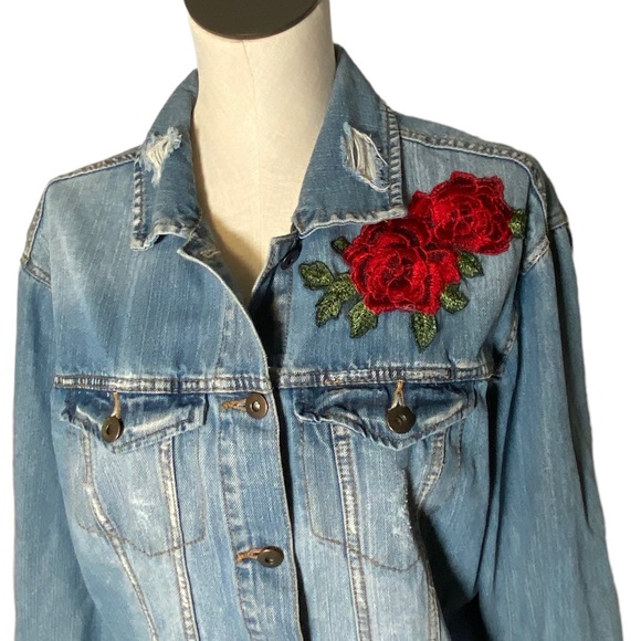 Highway Jean trucker style embroidered rose denim jacket size medium - Picture 3 of 3